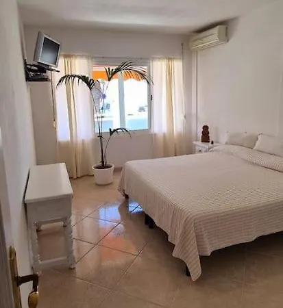 Big Beachfront In Los Cristianos! Appartement *